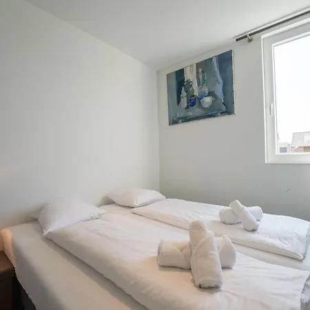 New Dahlia 15 With Parking By Interhome